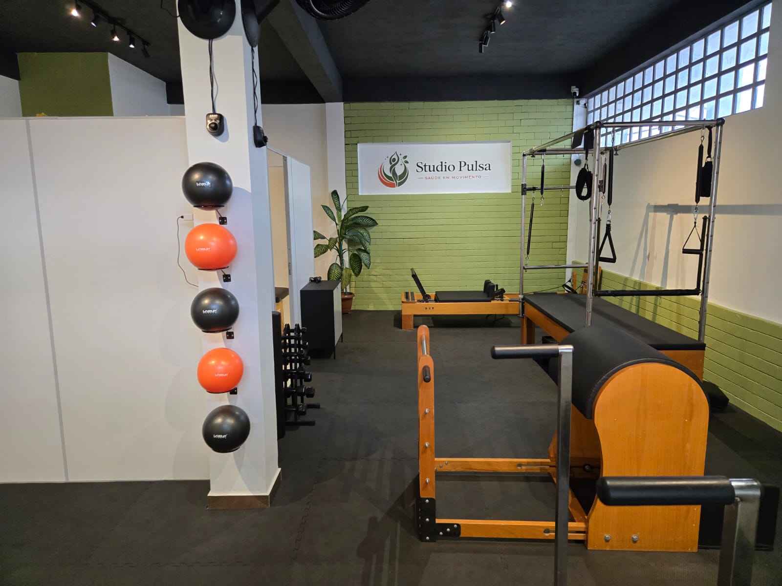 Ambiente de Pilates em aparelhos no Studio Pulsa, Contagem